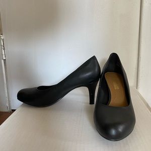 Clarks soft cushion black heels